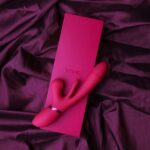 Kura - thrusting g-spot vibrator with flapping tongue and pulse wave stimulator - obrazek 9