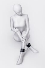 Anonymo handcuffs, pu leather, black, 26.5 cm - obrazek 3