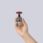 Red jewelled metal butt plug - obrazek 2