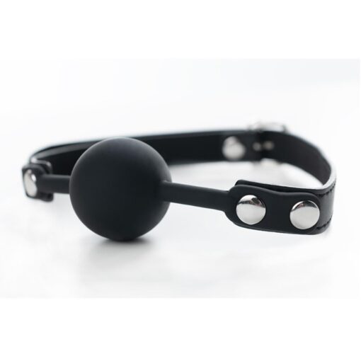 Black silicone ball gag with adjustable straps - obrazek 2